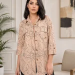 شومیز زنانه طرح خطی رنگ کرمی با شلوار سیاه
